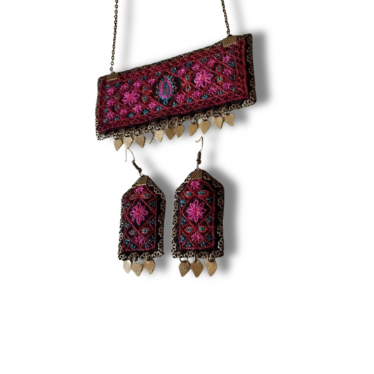 Pateh Mahoor – Hand-Embroidered Accessory Set